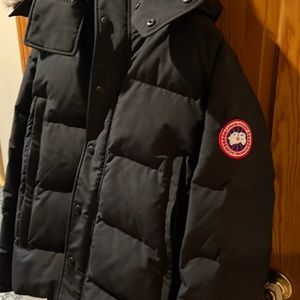 Men's Canada Goose jacket. Great condition.